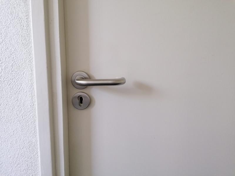 Sturdy door handle